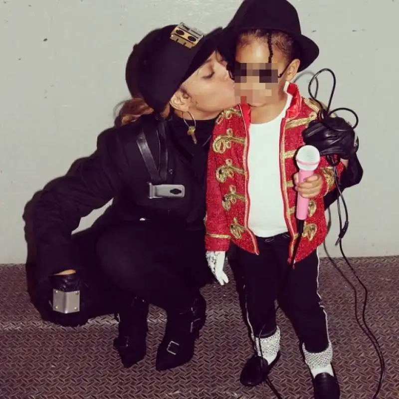 beyonce?? con la figlia blue yvie vestita da jacko 152007739 af76854f 7003 468a bbbd a9205595f8a1