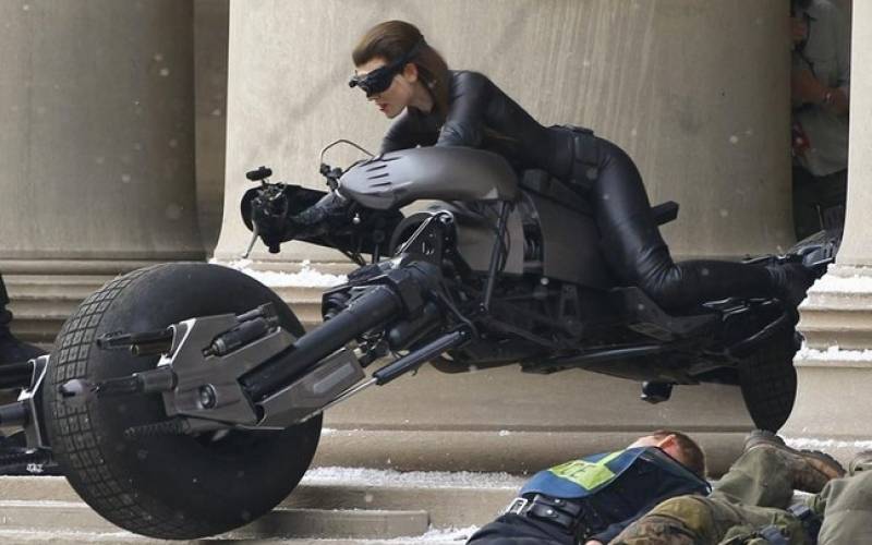 anne hathaway catwoman ne il cavaliere oscuro il ritorno