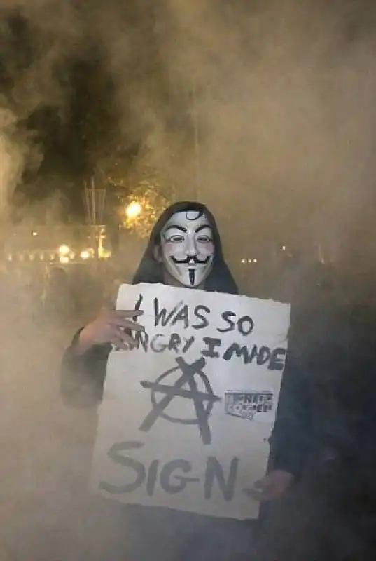 anonymous proteste a londra contro l'austerity 20