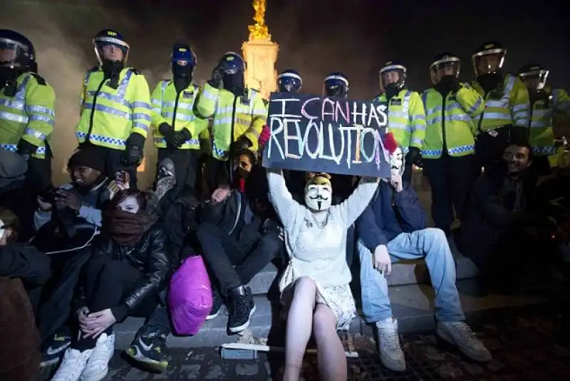 anonymous proteste a londra contro l'austerity 24