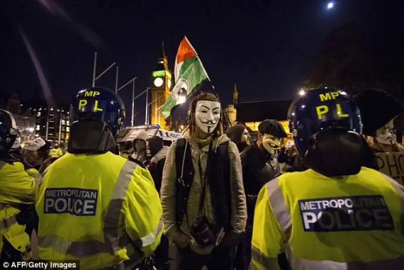 anonymous proteste a londra contro l'austerity 27