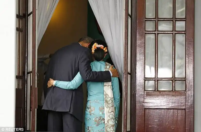 barack obama incontra aung san suu kyi 7