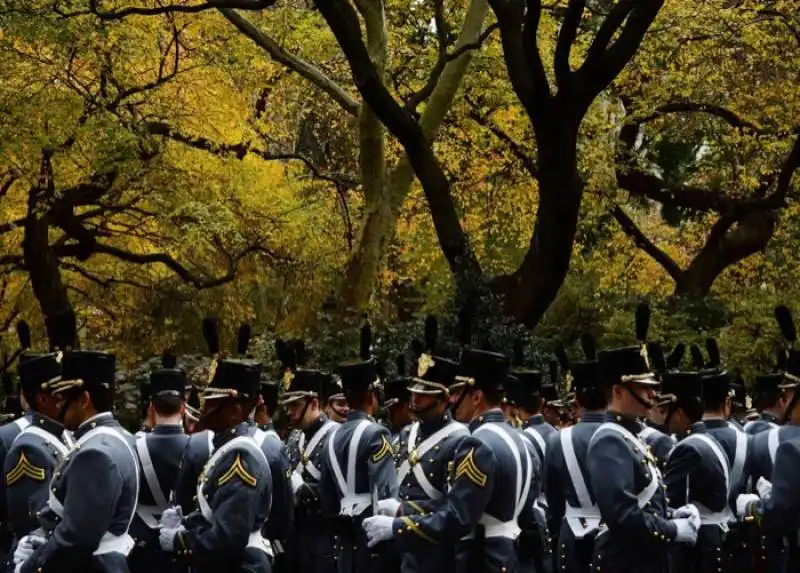 cadetti alla parata per i veterani