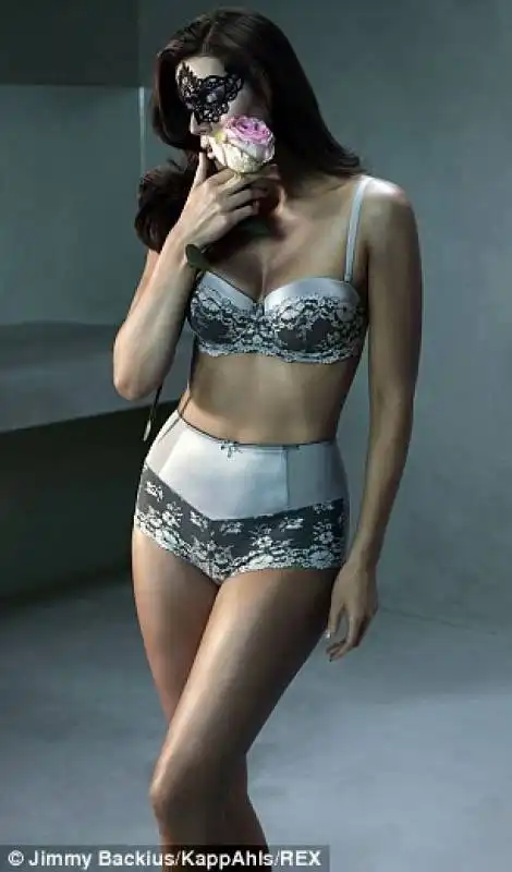 cinquanta  sfumature di grigio la linea di lingerie