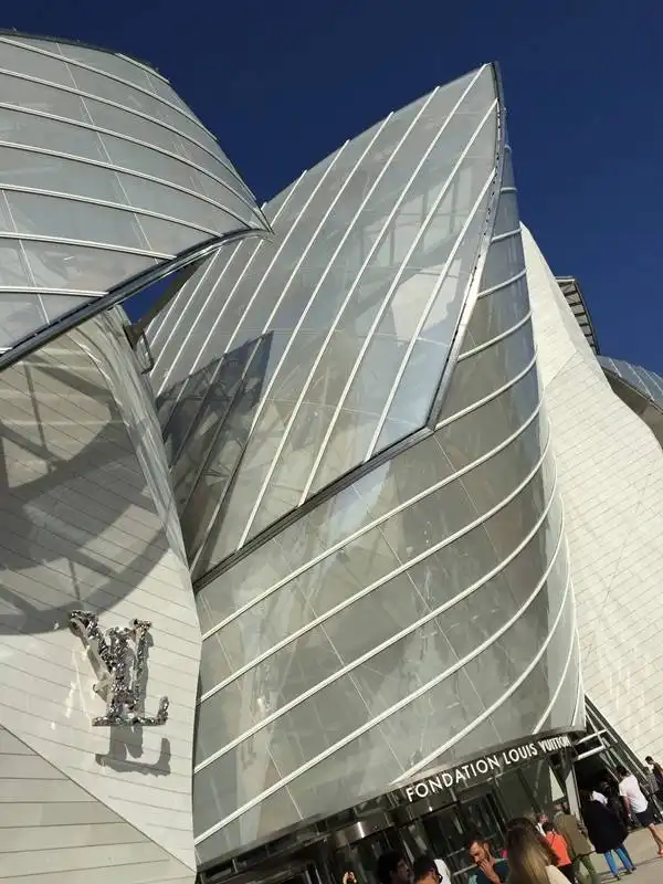 DETTAGLIO MUSEO VUITTON