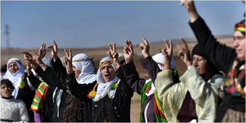 Dimostrazione di donne curde a Sanliurfa, vicino alla citta? siriana di Kobane 