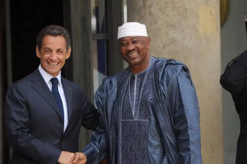 ex presidente del mali toumani con sarkozy