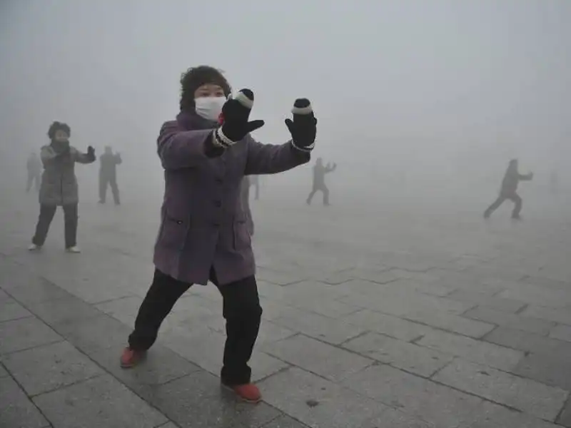 fare tai chi a pechino in mezzo allo smog