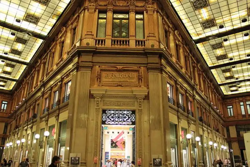 feltrinelli galleria alberto sordi 1