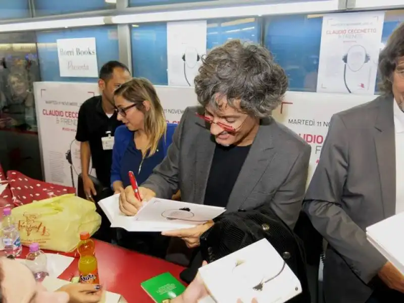 fiorello firma il libro photo andrea arriga