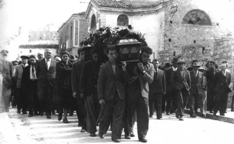 funerale anti crisi (8)