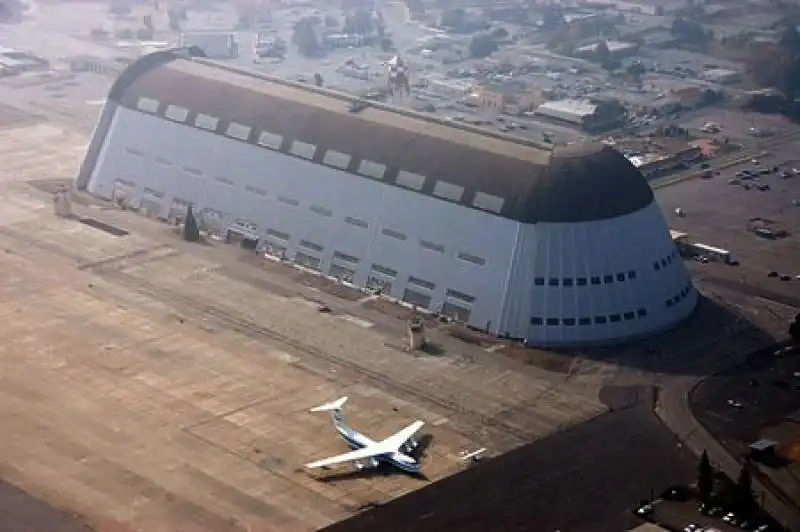 hangar nasa affittato da google