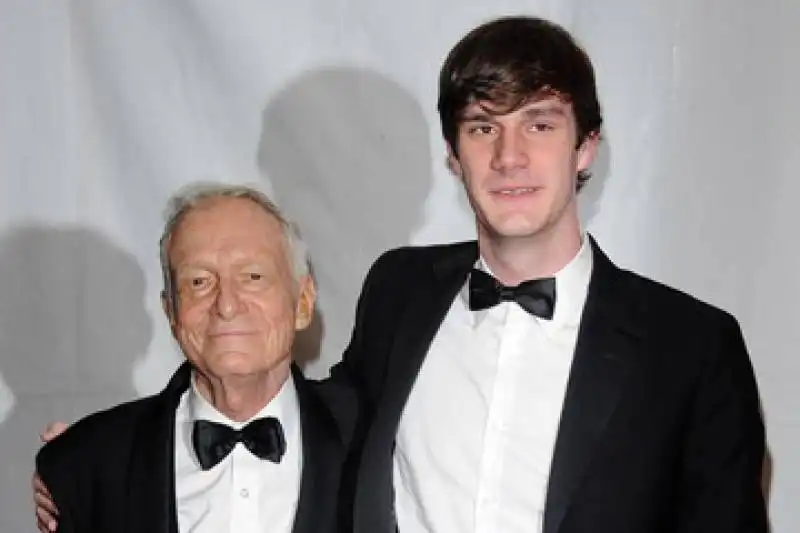 hugh hefner con il figlio cooper