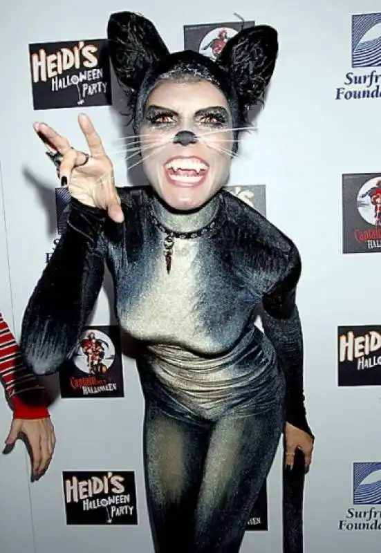 il costume di halloween di heidi klum da gattina