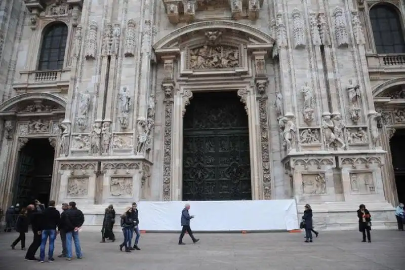 imbrattato il duomo di milano 4