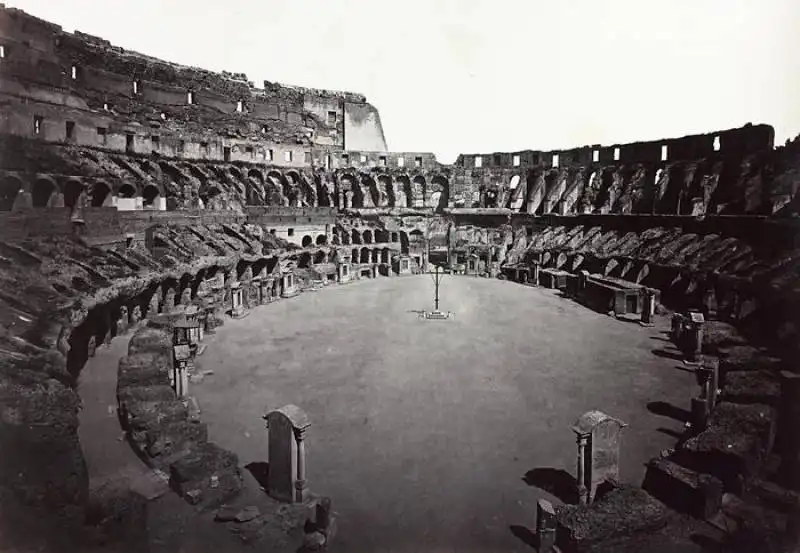 interno del colosseo, 1870 circa.  c3176dfb3621f3d0bade97f5152729b0