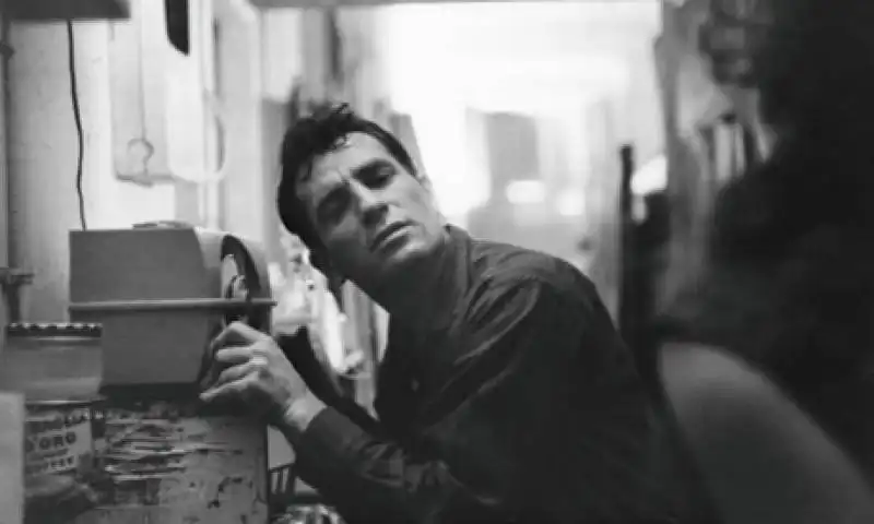 j. kerouac ascolta la radio nel 1959