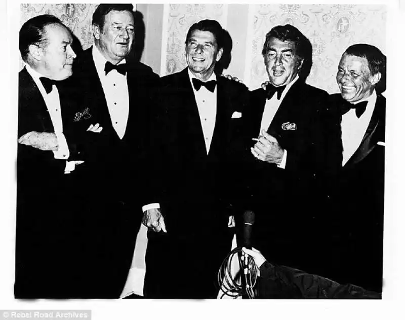 john wayne bob hope, ronald reagan, dean martin and frank sinatra