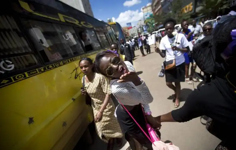 kenya   le donne protestano per il diritto di indossare quel che vogliono 7