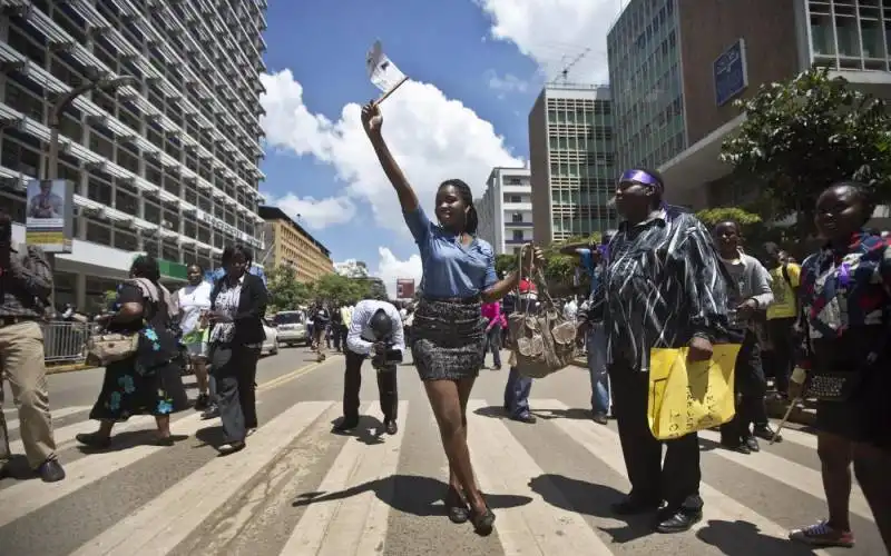 kenya   le donne protestano per il diritto di indossare quel che vogliono 8