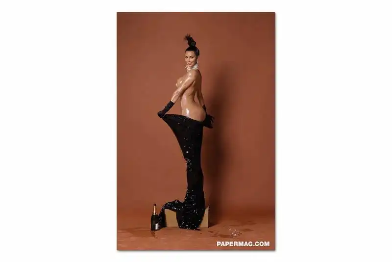 kim kardashian bares it all for paper magazine 1 1