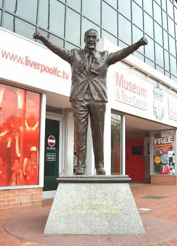 la statua di bill shankly