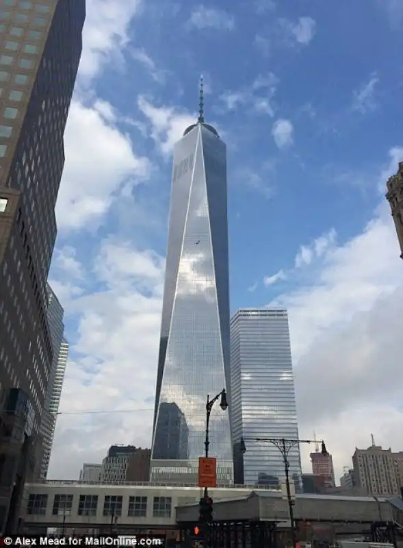 lavavetri rischiano di cadere dal one world trade center 6