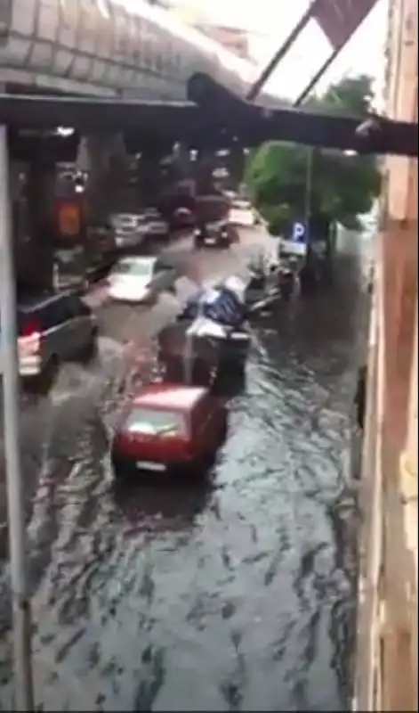 maltempo roma   scalo san lorenzo allagato