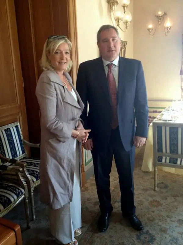 marine le pen con dmitry rogozin vice primo ministro russo