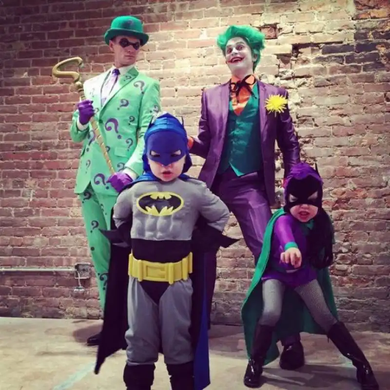 neil patrick harris con la famiglia in stile batman 152007841 62124093 1267 49f9 9352 2e84c8d143ee