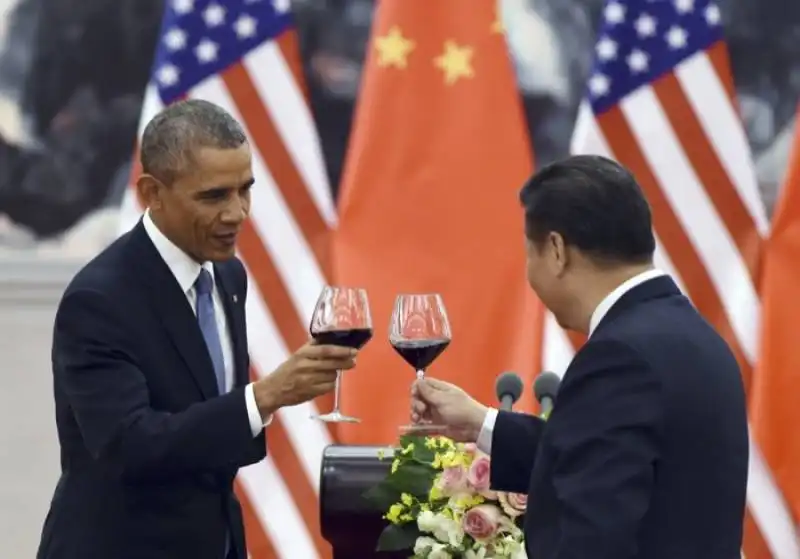 obama e xi jinping brindano a vino rosso