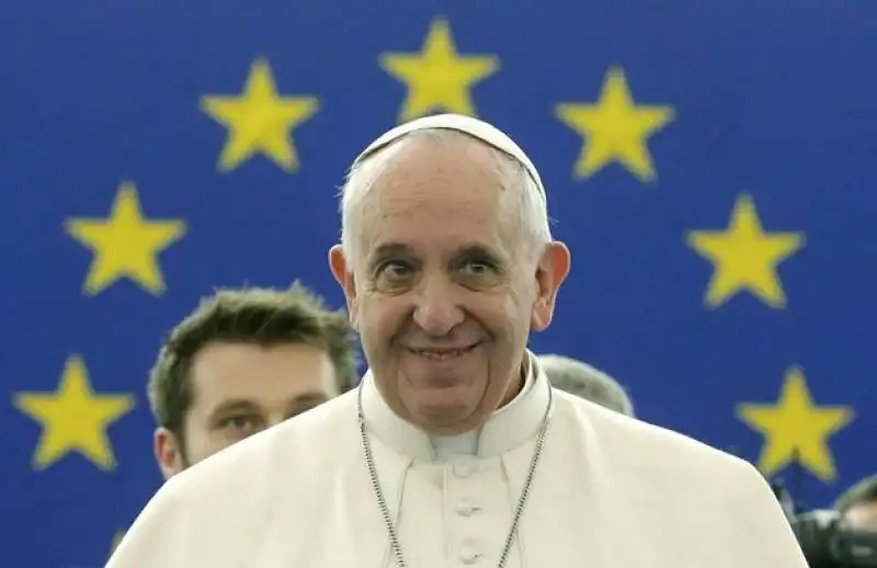 papa bergoglio in visita al parlamento europeo  14