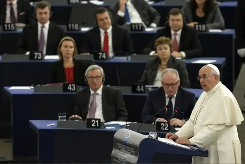 papa bergoglio in visita al parlamento europeo  4