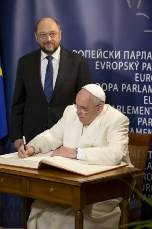 papa bergoglio in visita al parlamento europeo  5