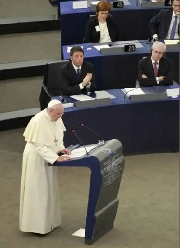 papa bergoglio in visita al parlamento europeo  8