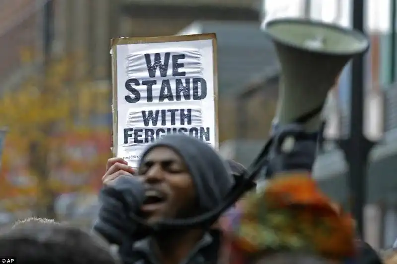 proteste e scontri per la sentenza brown 15