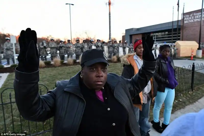 proteste e scontri per la sentenza brown 17