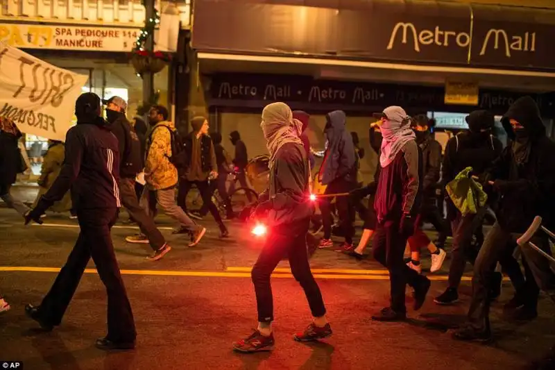 proteste e scontri per la sentenza brown 27