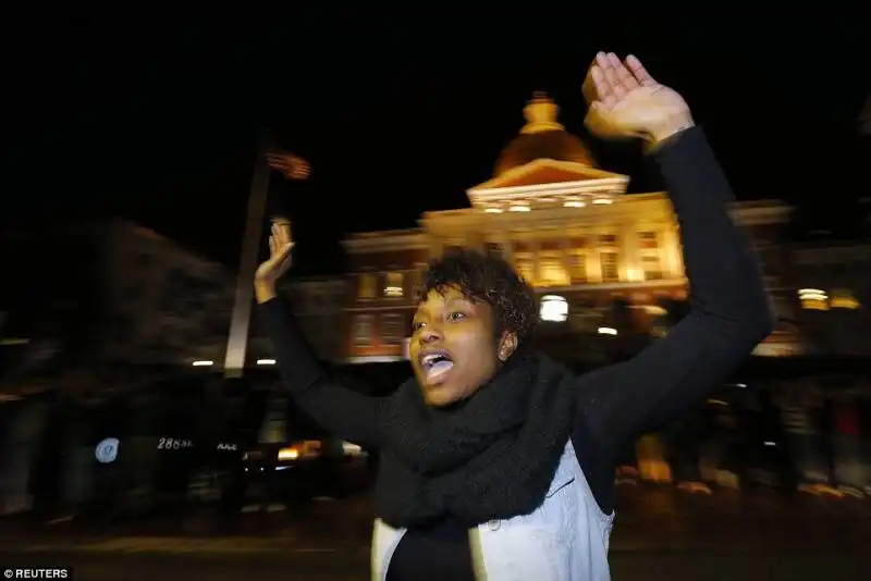 proteste e scontri per la sentenza brown 5