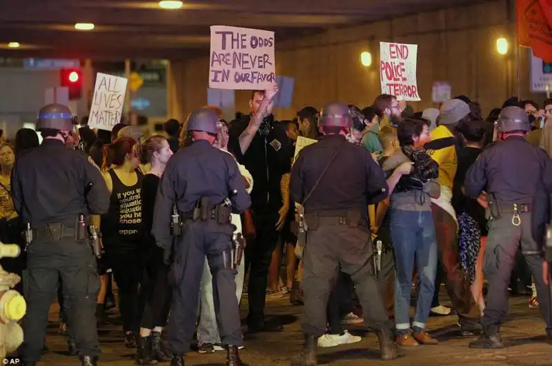 proteste e scontri per la sentenza brown 59