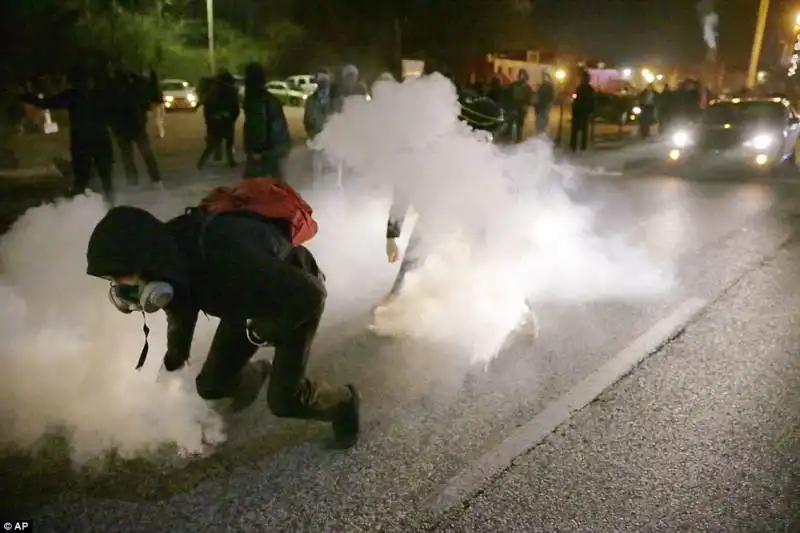 proteste e scontri per la sentenza brown 61