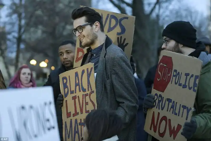 proteste e scontri per la sentenza brown 70