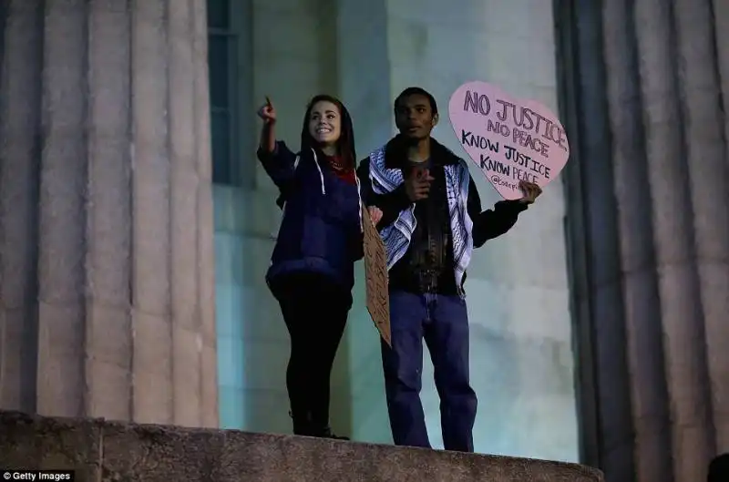 proteste e scontri per la sentenza brown 83