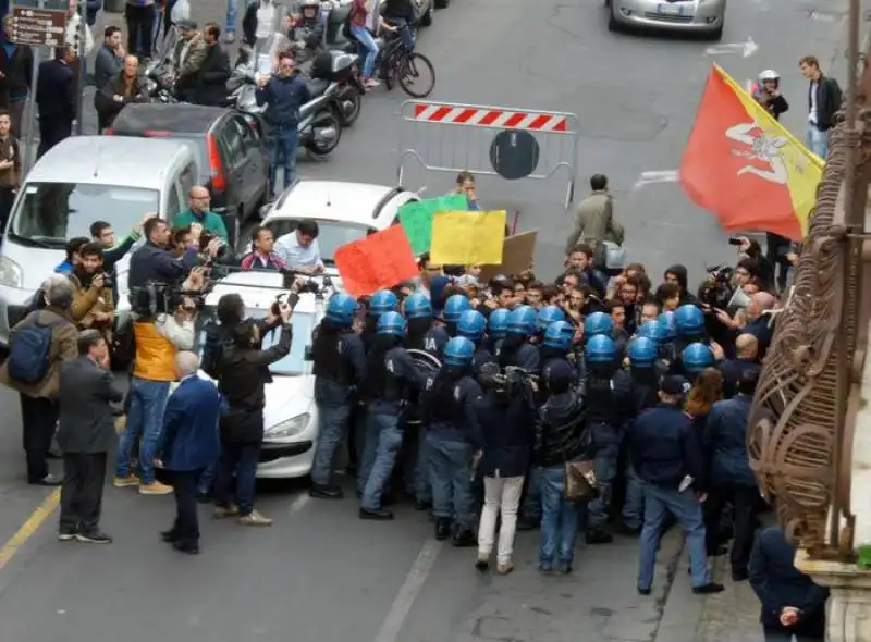 proteste renzi catania 4