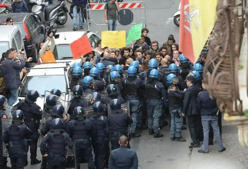 proteste renzi catania1