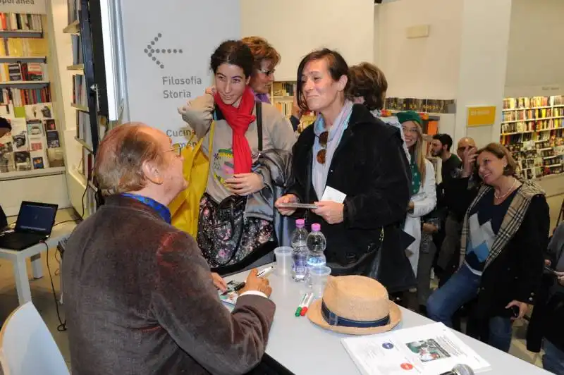 renzo arbore autografa il nuovo album discografico 