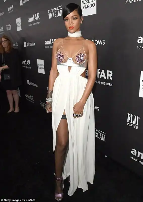 rihanna quarta artista piu ricca al mondo