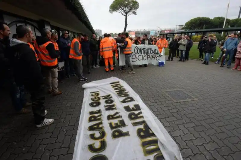 sciopero sociale a roma blitz e scontri milano 19