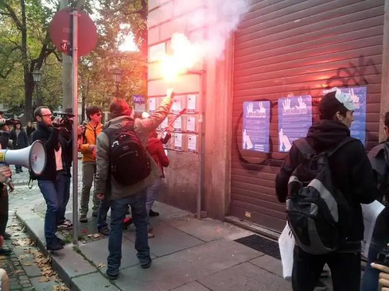 sciopero sociale a roma blitz e scontri milano 7