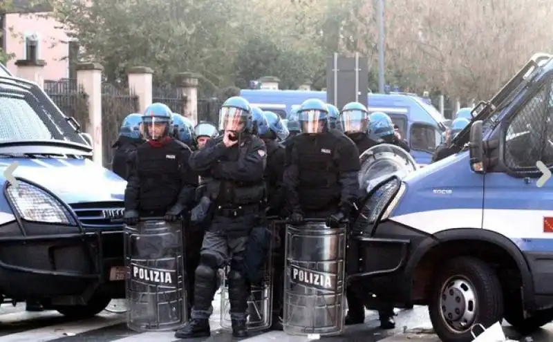 sgomberati due centri sociali a milano  8